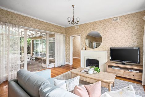 Property photo of 8 Riddle Street Bentleigh VIC 3204