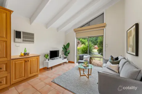 Property photo of 10 Francis Walton Road Mill Park VIC 3082