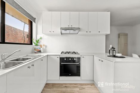 Property photo of 2/115-117 Duncans Road Werribee VIC 3030