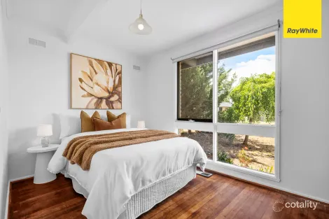 Property photo of 2 Windsor Place Melton West VIC 3337