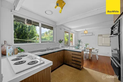 Property photo of 2 Windsor Place Melton West VIC 3337