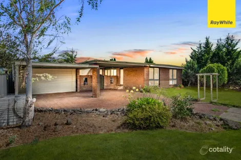 Property photo of 2 Windsor Place Melton West VIC 3337