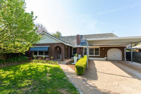 9 Cooinbil Cres, Kooringal, NSW 2650