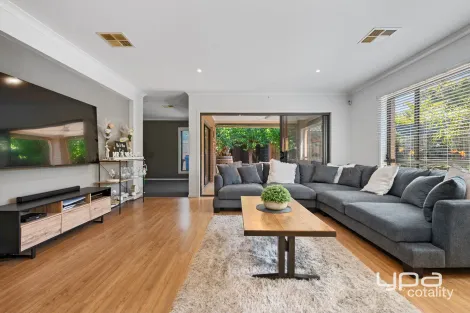 Property photo of 13 Avonmore Way Weir Views VIC 3338