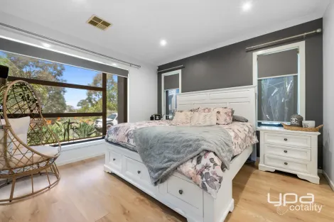 Property photo of 13 Avonmore Way Weir Views VIC 3338