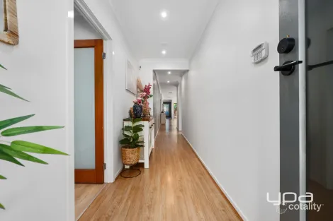 Property photo of 13 Avonmore Way Weir Views VIC 3338