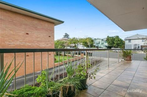 Property photo of 1/19 Macaulay Street Coorparoo QLD 4151