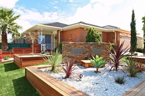 18 Lewis Ave, Burnside, VIC 3023