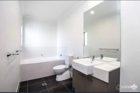 Property photo of 21 King Orchid Circuit Coomera QLD 4209