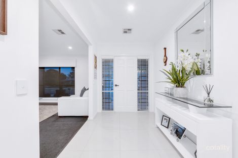 Property photo of 8 Toirram Crescent Cranbourne VIC 3977
