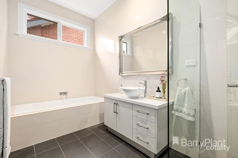 Property photo of 33 Roseberry Avenue Preston VIC 3072