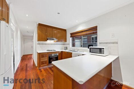 Property photo of 11 Yendon Close Caroline Springs VIC 3023