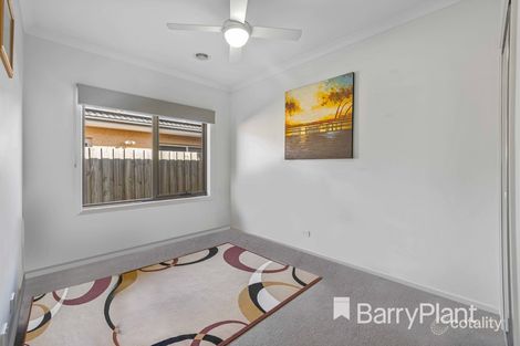 Property photo of 53 Exploration Avenue Werribee VIC 3030