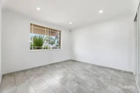 Property photo of 27 Haywood Close Wetherill Park NSW 2164