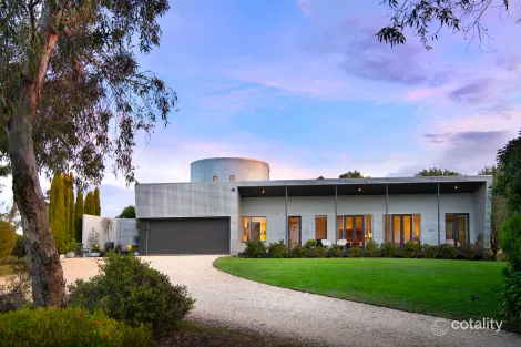 8 Saunders Ct, Elphinstone, VIC 3448