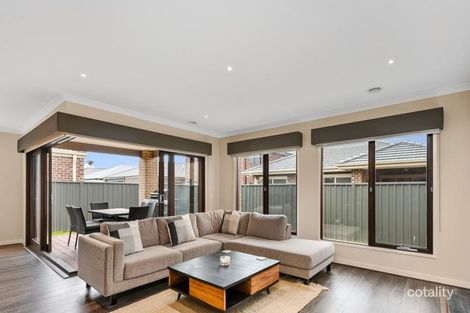 Property photo of 19 Guilfoylia Drive Cranbourne North VIC 3977
