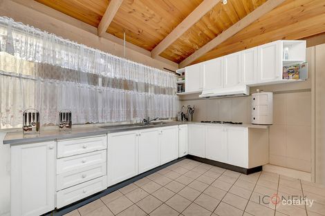 Property photo of 12 Peacock Close Mill Park VIC 3082