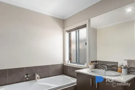 Property photo of 81 Greenfield Drive Epsom VIC 3551