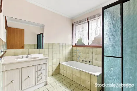Property photo of 31 Bellarine Circuit Morwell VIC 3840