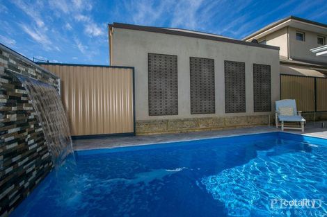 Property photo of 33 Nankeen Circle Tapping WA 6065