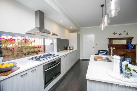 Property photo of 33 Nankeen Circle Tapping WA 6065