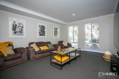 Property photo of 33 Nankeen Circle Tapping WA 6065