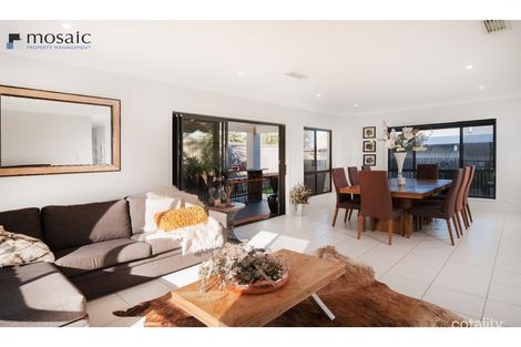 Property photo of 8 Serene Court Bridgeman Downs QLD 4035