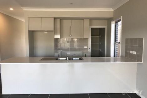 Property photo of 33 Cullen Avenue Jordan Springs NSW 2747