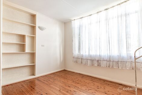 Property photo of 2 Chesham Parade Glenfield NSW 2167