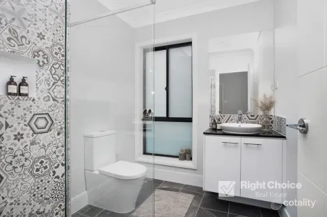 Property photo of 6 Bartlett Crescent Calderwood NSW 2527