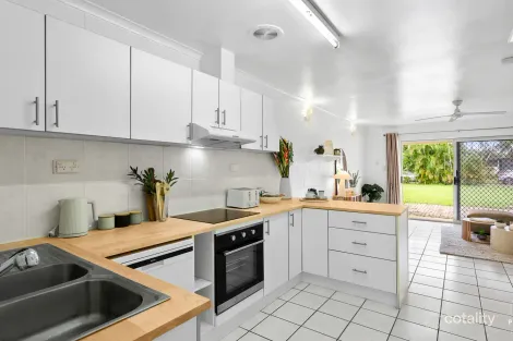67 Yurongi St, Caravonica, QLD 4878