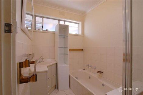 Property photo of 2 Queens Court Berwick VIC 3806