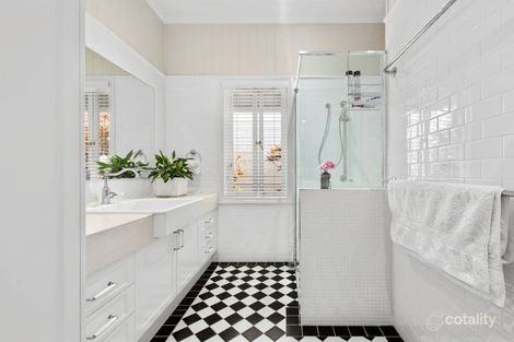 Property photo of 38 Lockerbie Street Kangaroo Point QLD 4169