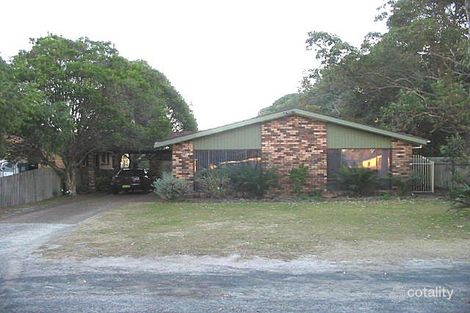 8 Cochrane Ave, Canton Beach, NSW 2263