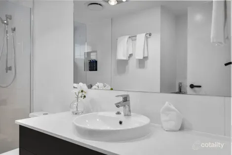 Property photo of 204/9 Lambert Street Kangaroo Point QLD 4169