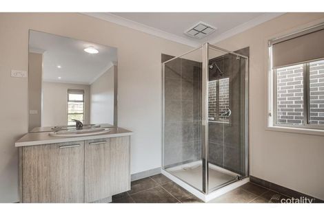 Property photo of 11 Nellburn Terrace Cranbourne East VIC 3977