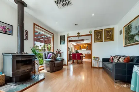 Property photo of 17 McIntyre Avenue Roxburgh Park VIC 3064