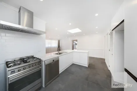 Property photo of 2 Power Close Gladstone Park VIC 3043