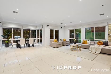 Property photo of 5 Sovereign Crest Boulevard Rowville VIC 3178