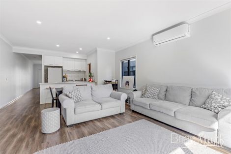 Property photo of 2/25 Risdon Circuit Tarneit VIC 3029