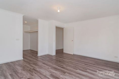Property photo of 38 Volantis Crescent Roxburgh Park VIC 3064