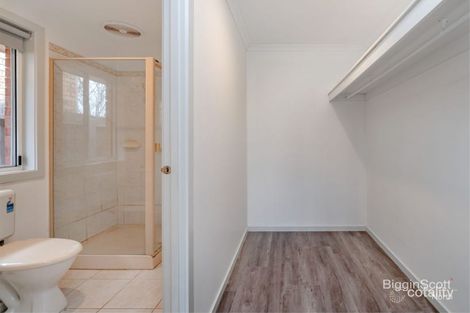 Property photo of 38 Volantis Crescent Roxburgh Park VIC 3064