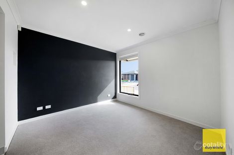Property photo of 8 Louisville Drive Thornhill Park VIC 3335