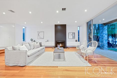 Property photo of 6 Raphael Rise South Morang VIC 3752