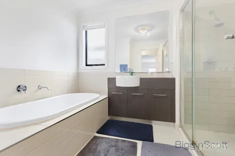 Property photo of 33 Mimosa Way Burnside Heights VIC 3023