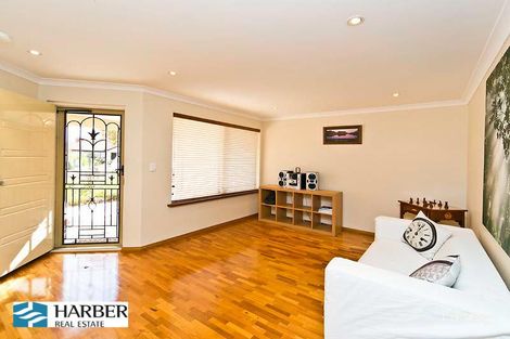 Property photo of 4 Grassington Entrance Hocking WA 6065