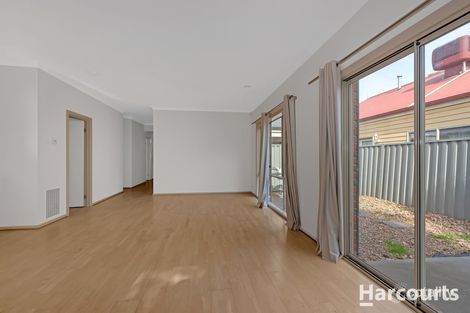 Property photo of 6 Woodruff Place Caroline Springs VIC 3023