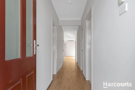 Property photo of 6 Woodruff Place Caroline Springs VIC 3023