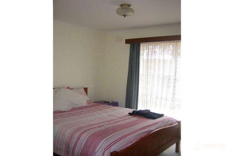 Property photo of 2/126 Edwards Road Kennington VIC 3550