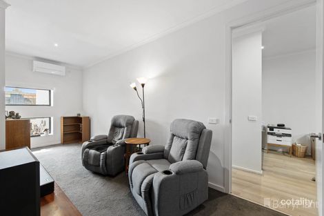 Property photo of 46 Edgeware Close Pakenham VIC 3810